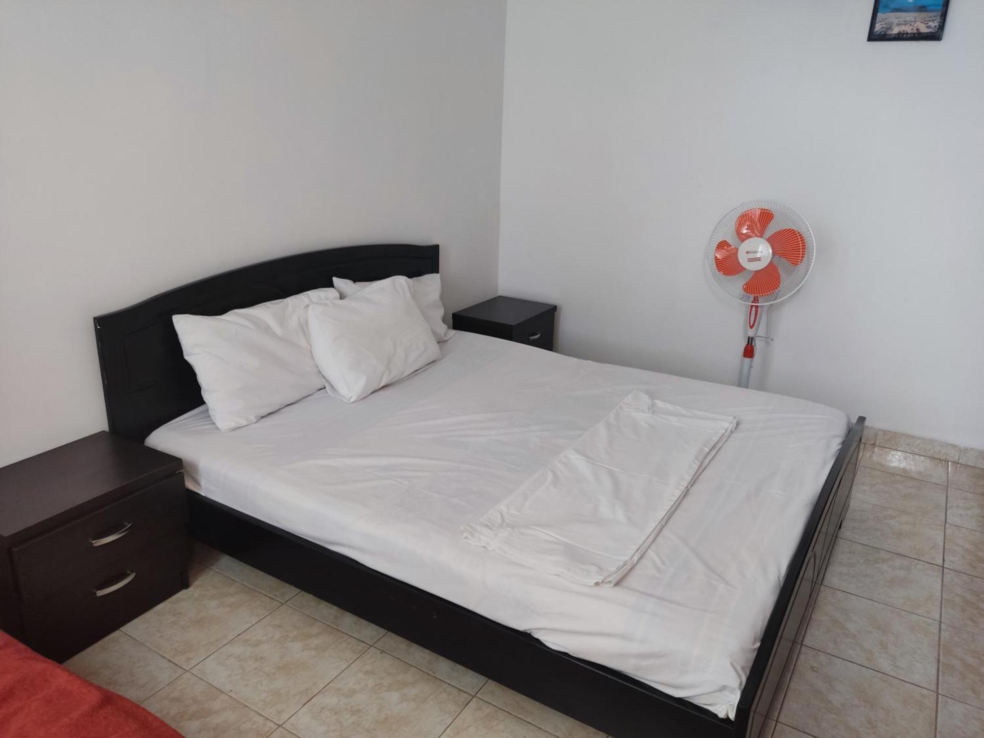 Leta's * Sarandë