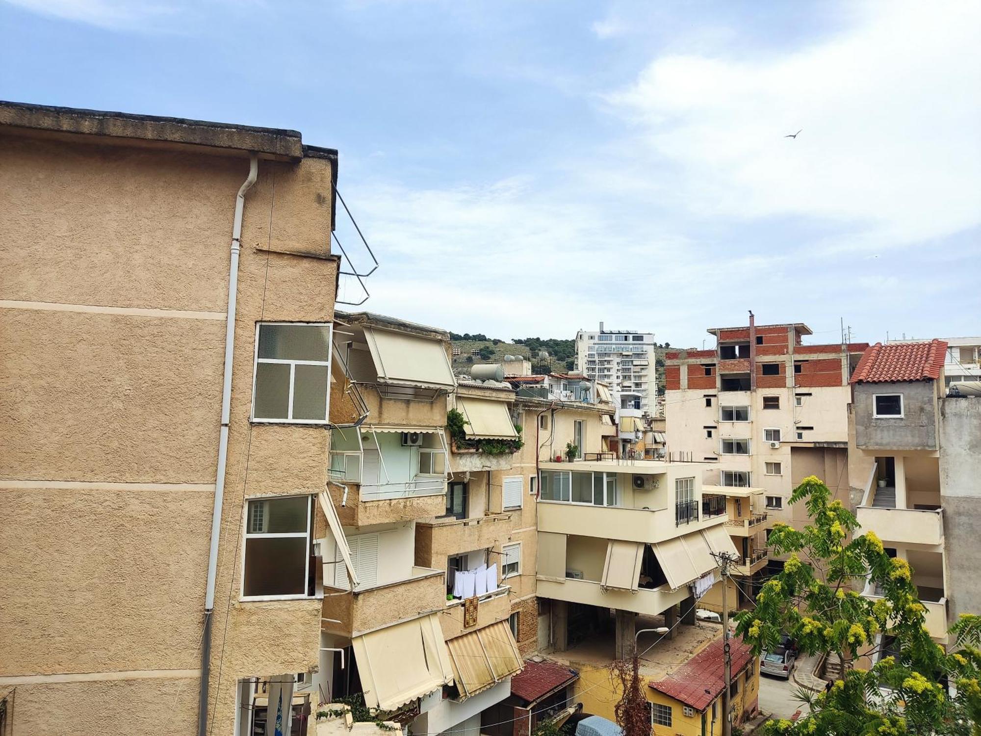 Leta's * Sarandë
